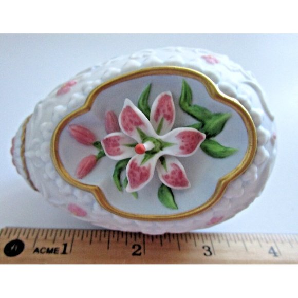 Vintage Lenox  "The Lily Blossom Egg"  1990 with Stand - Bisque Porcelain  4.5" - Picture 16 of 16